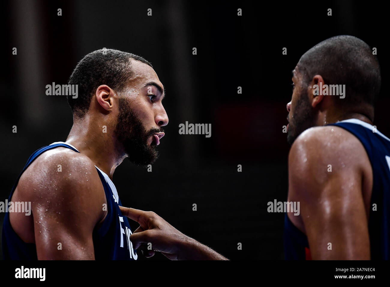 Rudy Gobert-Bourgarel von Frankreich und Nicolas Batum von Frankreich Miteinander während der Endrunde 2019 Internationaler Basketball Meisterschaft gege Stockfoto