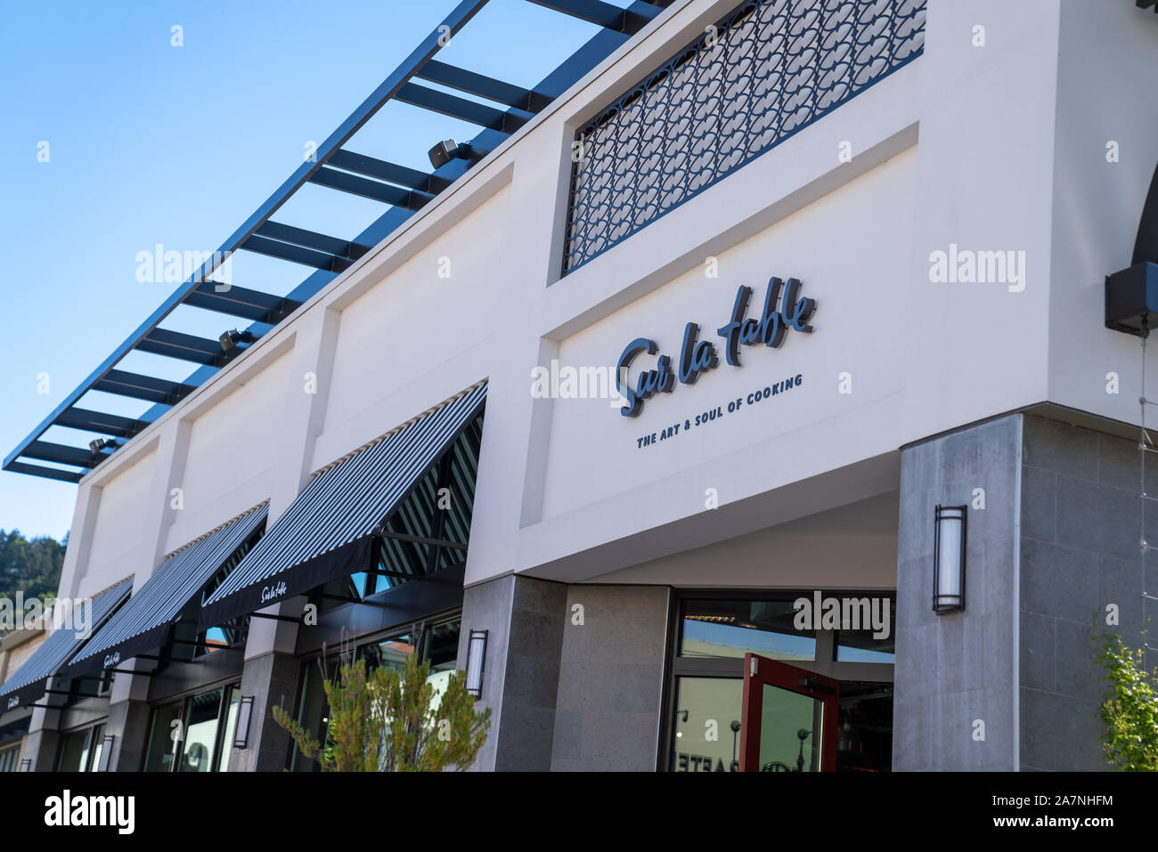 Sur La Table Speicherort der Outdoor Mall Stockfoto