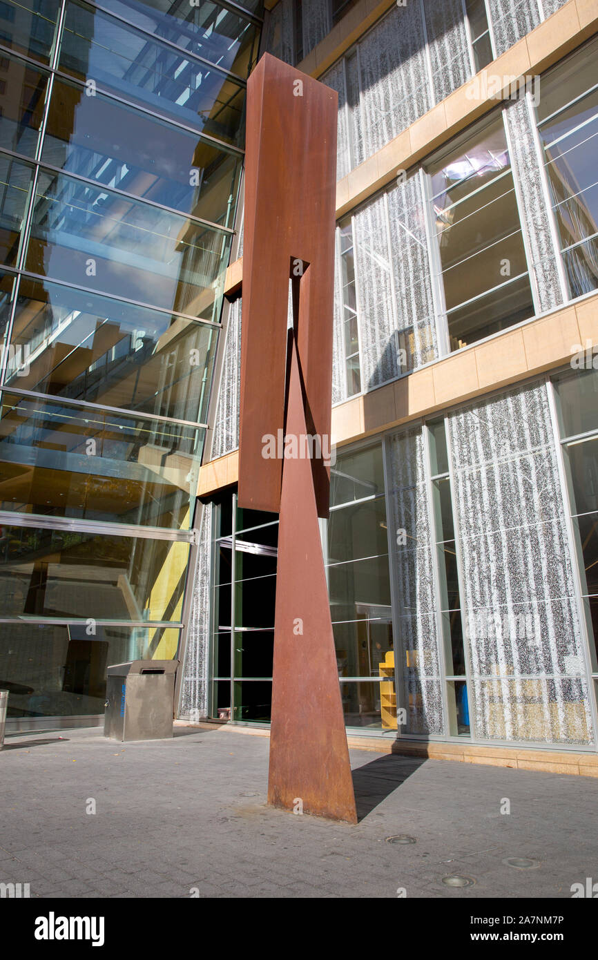 Ptolemäus Keil Skulptur wurde im Jahr 2006 der Bewitterung COR-TEN Stahl durch artist Beverly Pfeffer in Minneapolis, Minnesota gebaut. Stockfoto