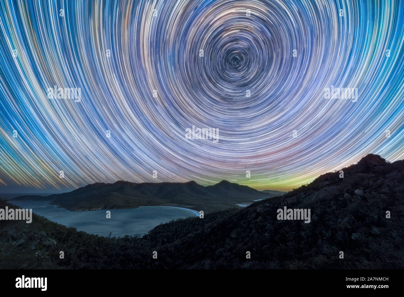 Star Trail über Wineglass Bay Stockfoto