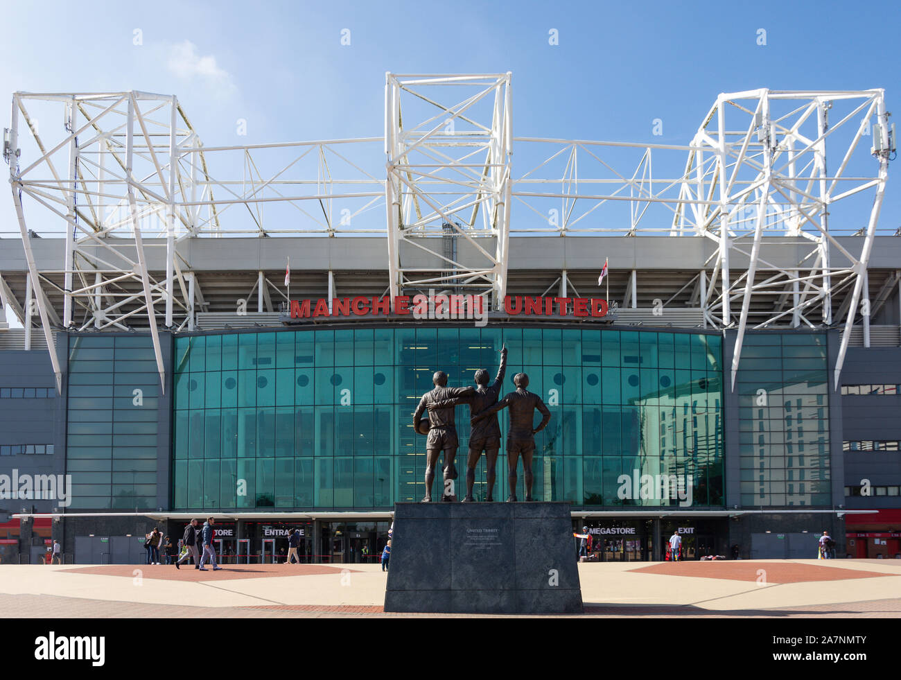 Haupteingang zum Manchester United Football Ground, Old Trafford Sir Matt Busby Way, Stretford, Trafford, Greater Manchester, England, Vereinigtes Königreich Stockfoto