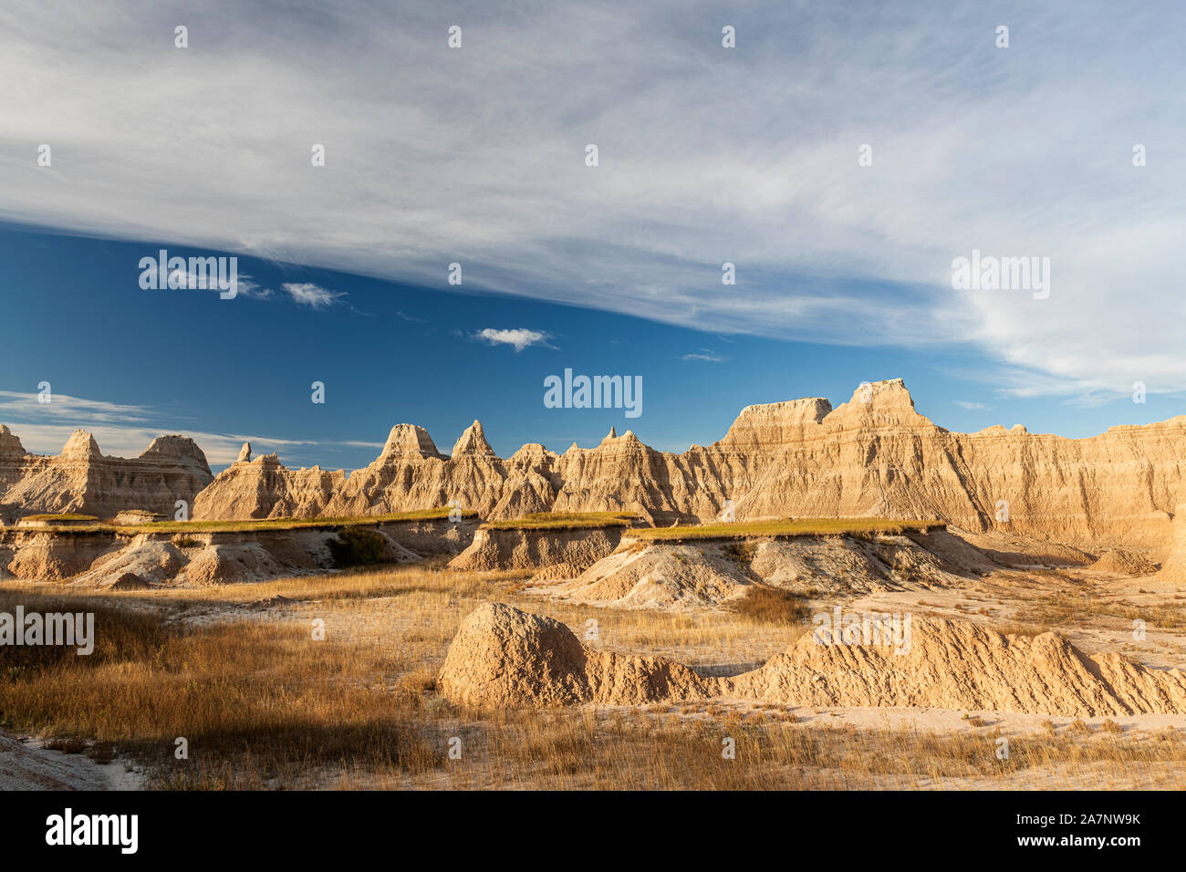 Buttes und Tafelberge, Badlands National Park, South Dakota, Herbst, von Dominique Braud/Dembinsky Foto Assoc Stockfoto