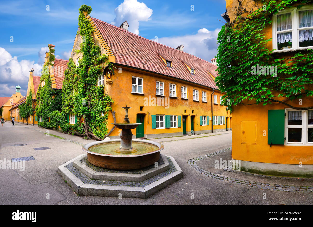 Die Fuggerei, die älteste soziale Wohnsiedlung der Welt immer noch in Gebrauch. Stockfoto