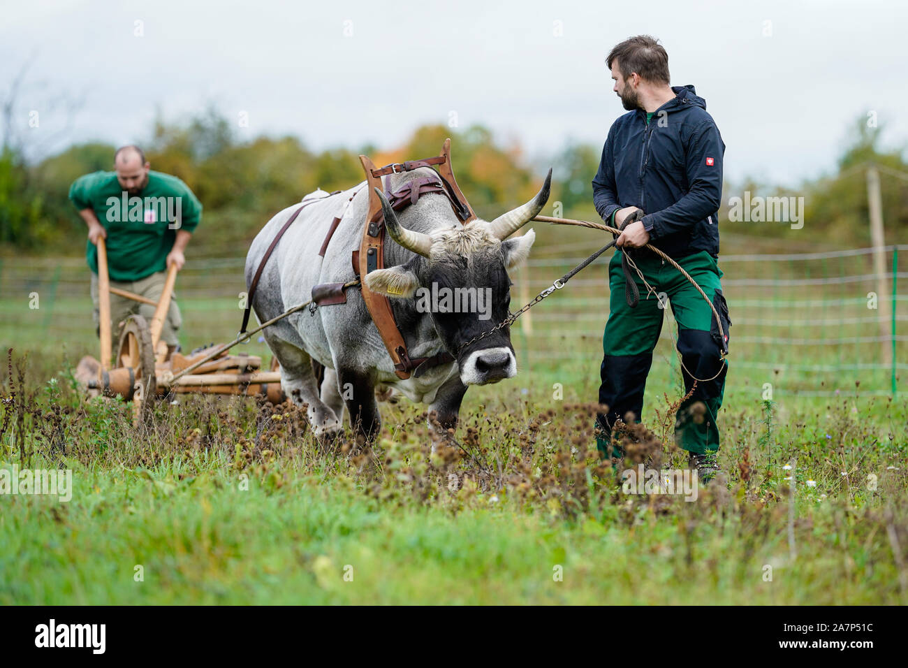 Lorsch, Deutschland. 16 Okt, 2019. Claus Kropp (r), Leiter der