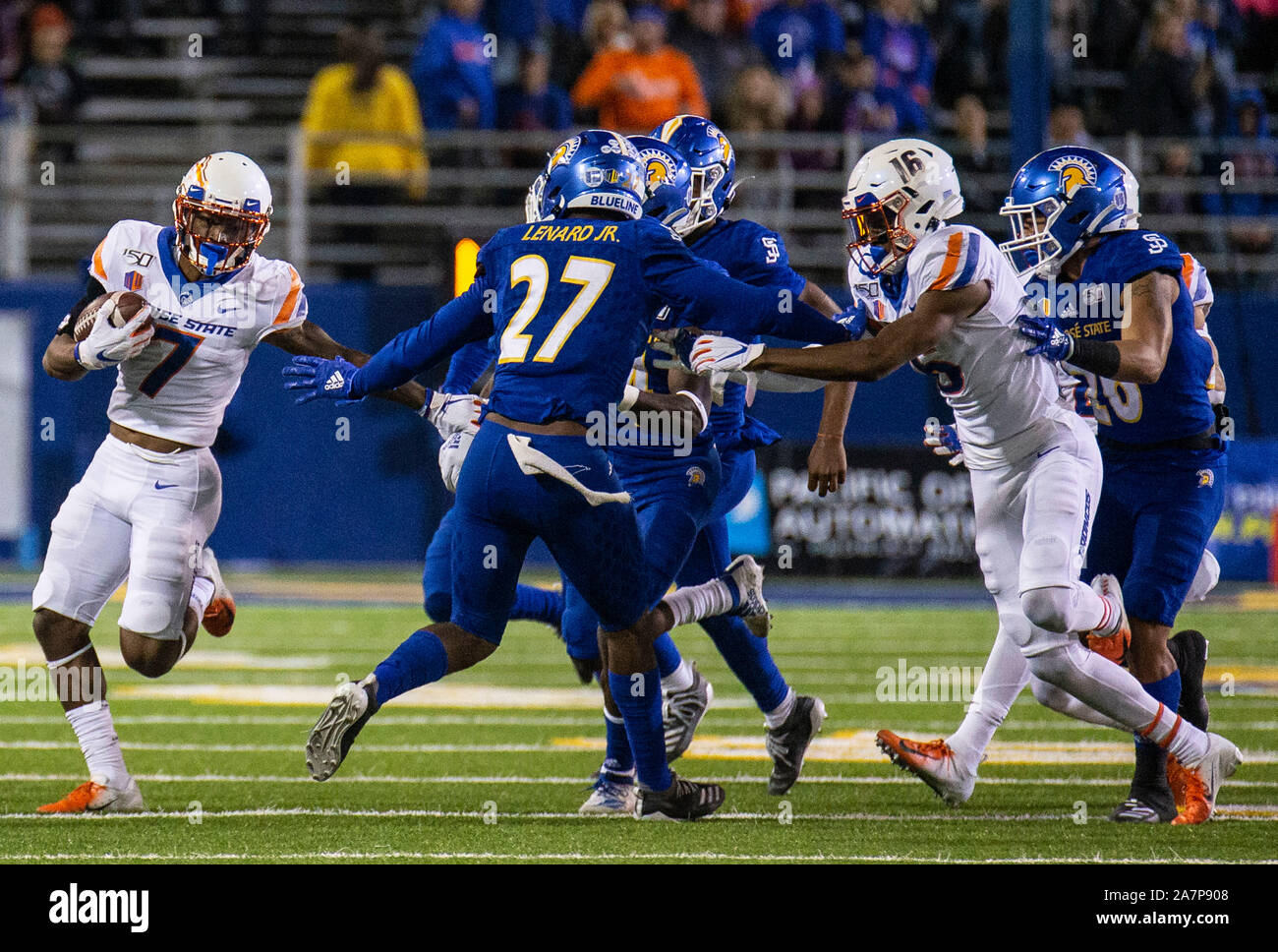 CEFCU Stadion San Jose, CA. 02 Nov, 2019. San Jose, CA Boise State Broncos wide receiver Akilian Butler (7) nach außen läuft für eine kurze Gewinnen während der NCAA Football Spiel zwischen der Boise State Broncos und dem San Jose State Spartans 52-42 an CEFCU Stadion San Jose, CA gewinnen. Thurman James/CSM/Alamy leben Nachrichten Stockfoto