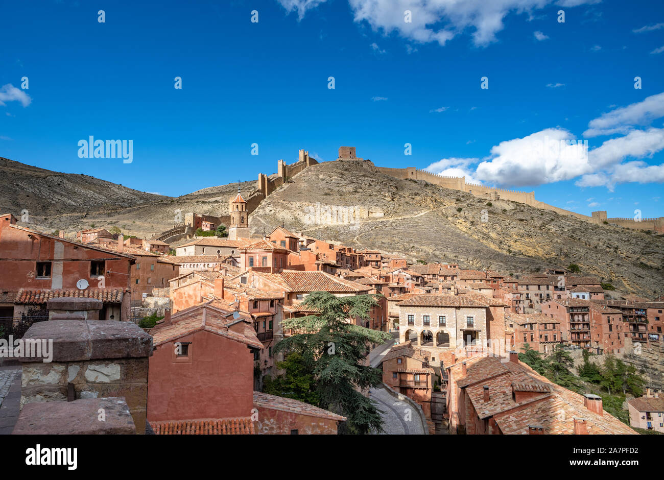 Panoramablick auf Albarracin, ein malerisches, mittelalterliches Dorf in Aragon, Spanien Stockfoto