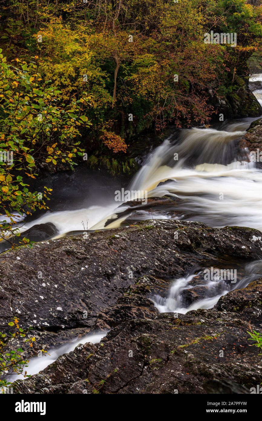Wasserfall an der Afon Llugwy River bei Capel Curig, Snowdonia, North Wales Stockfoto