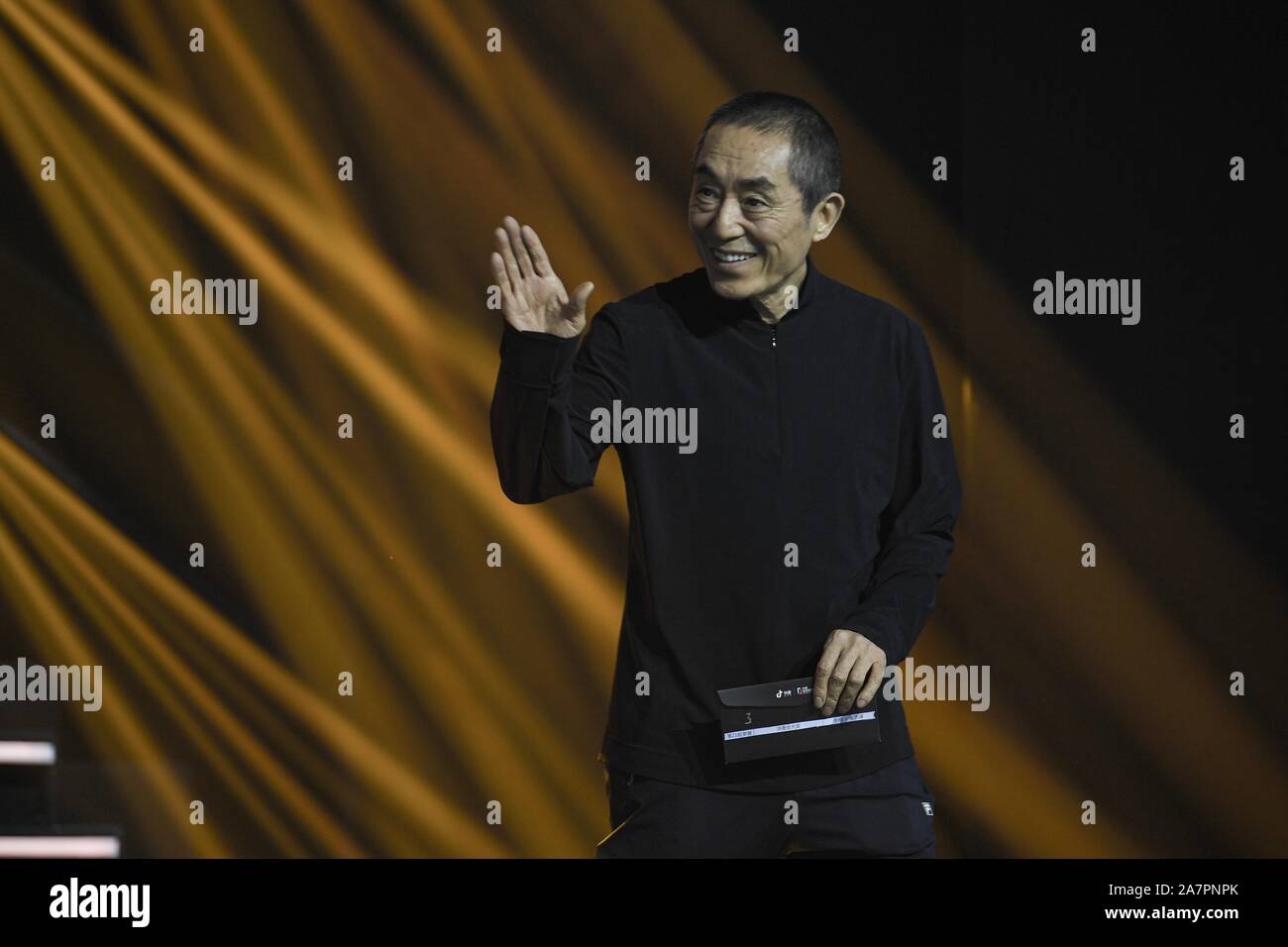 Chinesische Regisseur Zhang Yimou nimmt an den DOUYIN kurze Video Festival in Peking, China, 22. August 2019. Stockfoto