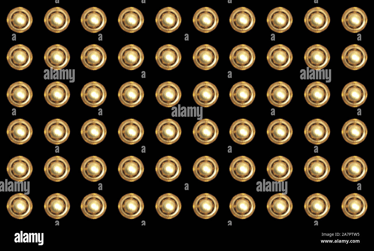 3D-Rendering. Golden kreisförmigen Taste pattern Design auf dem Schwarzen Brett an der Wand im Hintergrund. Stockfoto