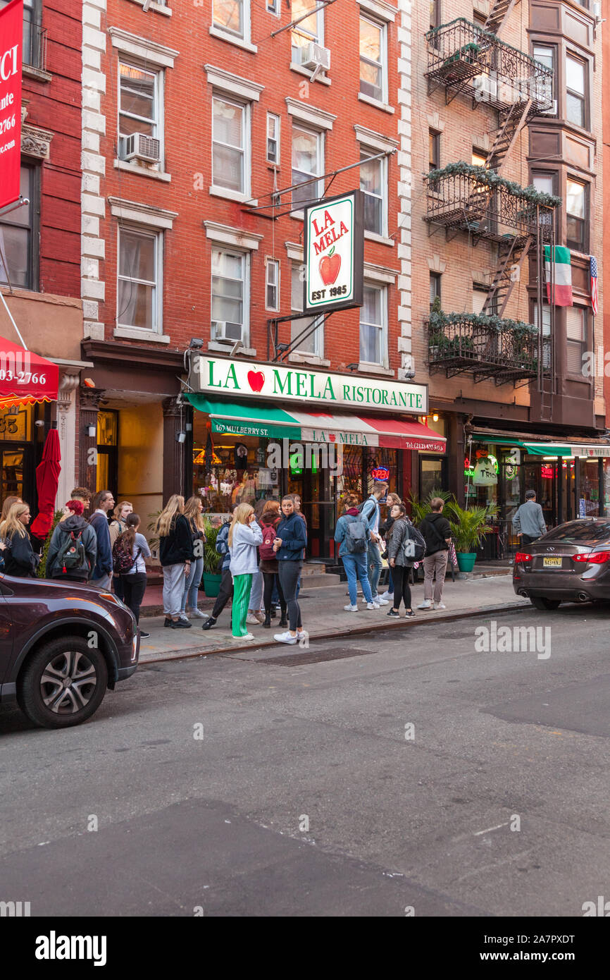 La Mela italienisches Restaurant, Little Italy, New York City, Vereinigte Staaten von Amerika. Stockfoto