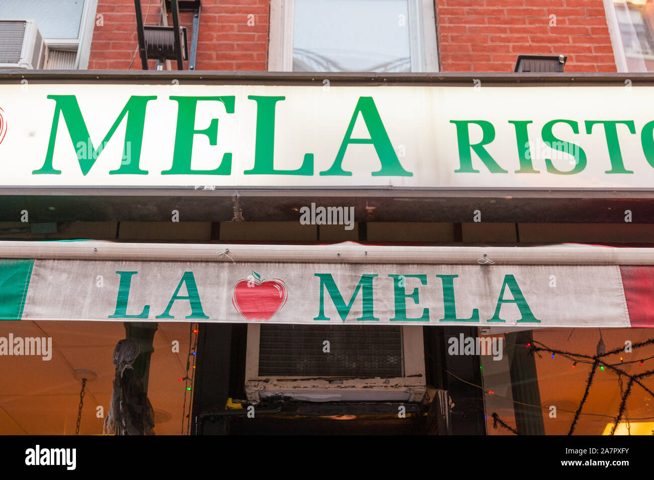 La Mela italienisches Restaurant, Little Italy, New York City, Vereinigte Staaten von Amerika. Stockfoto