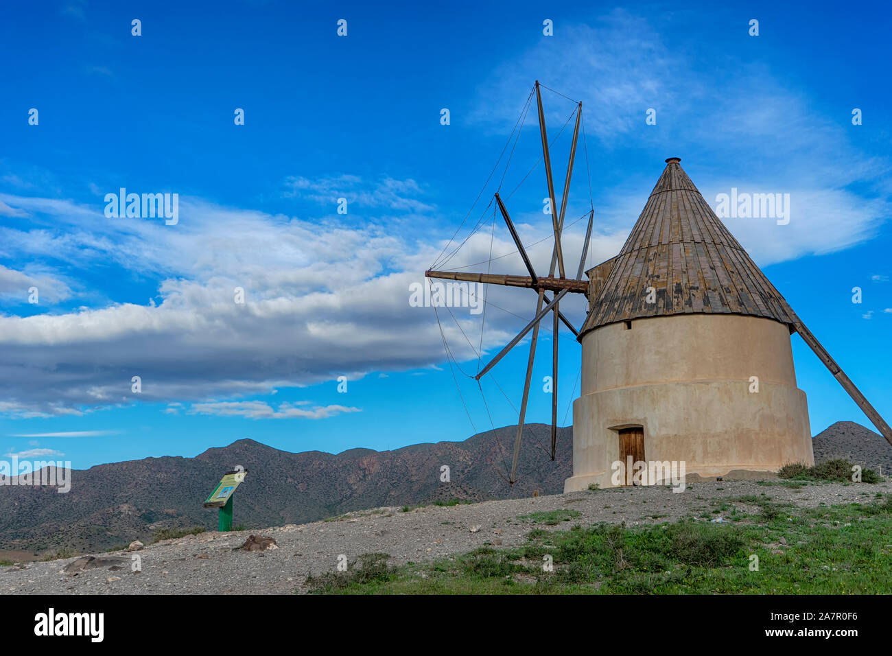 Die Windmühle der Genuesen im Cabo de Gata, San Jose, Almeria Stockfoto