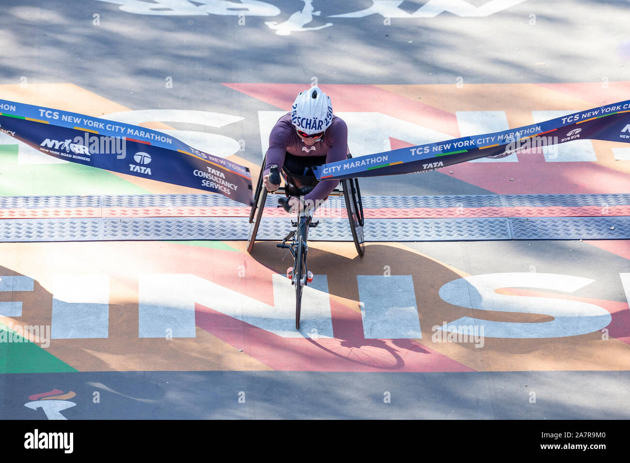 New York, Vereinigte Staaten. 03 Nov, 2019. Manuela Schar der Schweiz schlichten 1 in New York City Marathon Rollstuhl Frauen Abteilung im Central Park (Foto von Lew Radin/Pacific Press) Quelle: Pacific Press Agency/Alamy leben Nachrichten Stockfoto