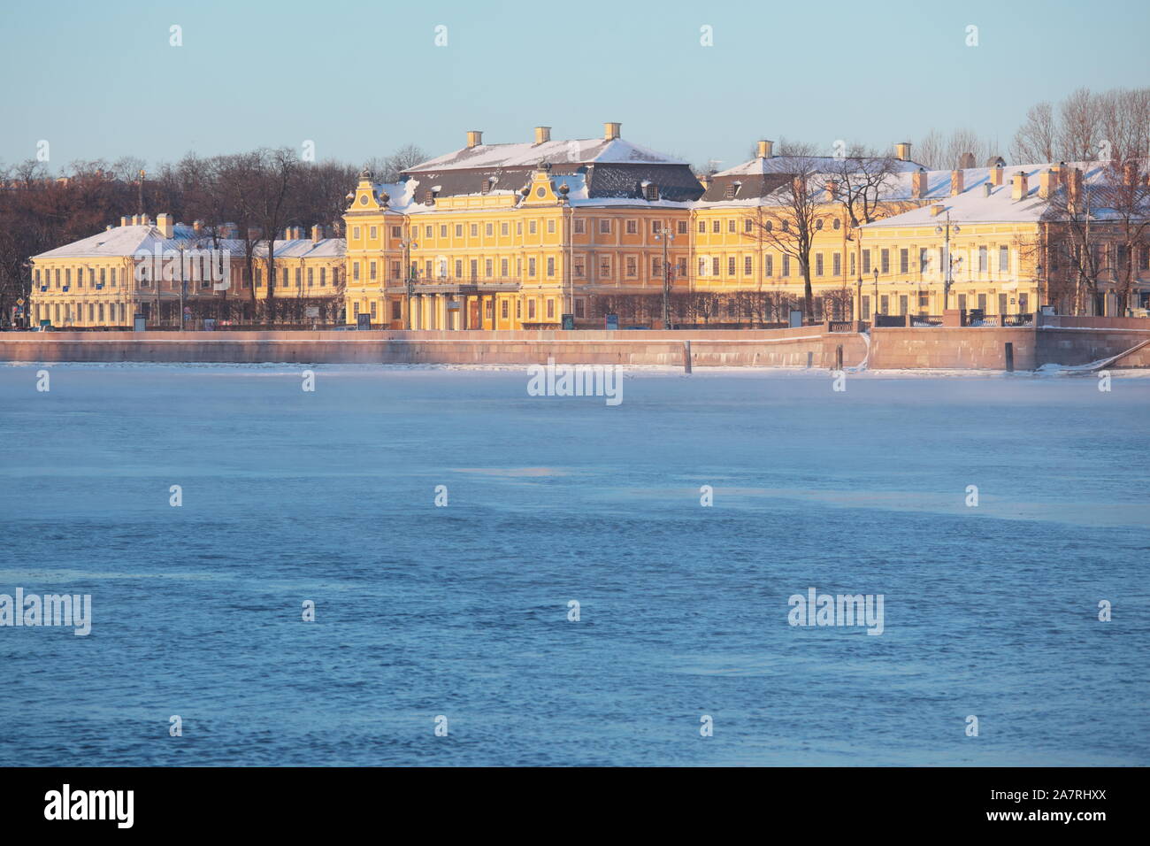 St. Petersburg, Russland - Januar 17, 2013: Menschikow-palast in einem Wintertag. Palast wurde 1710-1720 gebaut und jetzt ist es der Teil des Staates Hermita Stockfoto
