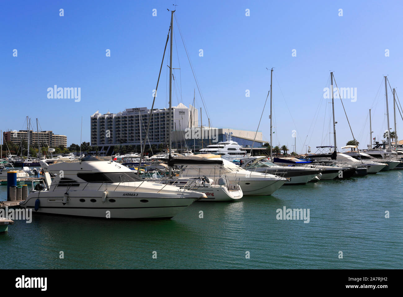 Sportboote in der Marina von Vilamoura, Algarve, Portugal, Europa Stockfoto