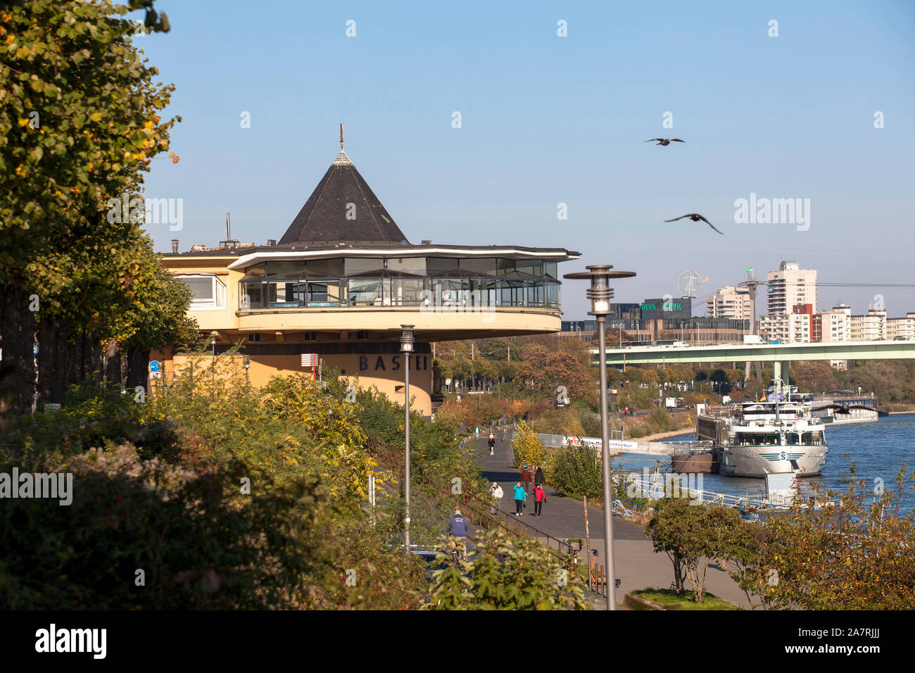 Die Bastei liegt direkt am Rhein im Stadtteil Neustadt-Nord, Architekt Wilhelm Riphahn, Köln, Deutschland sterben Bastei am Rheinufer in der Stockfoto
