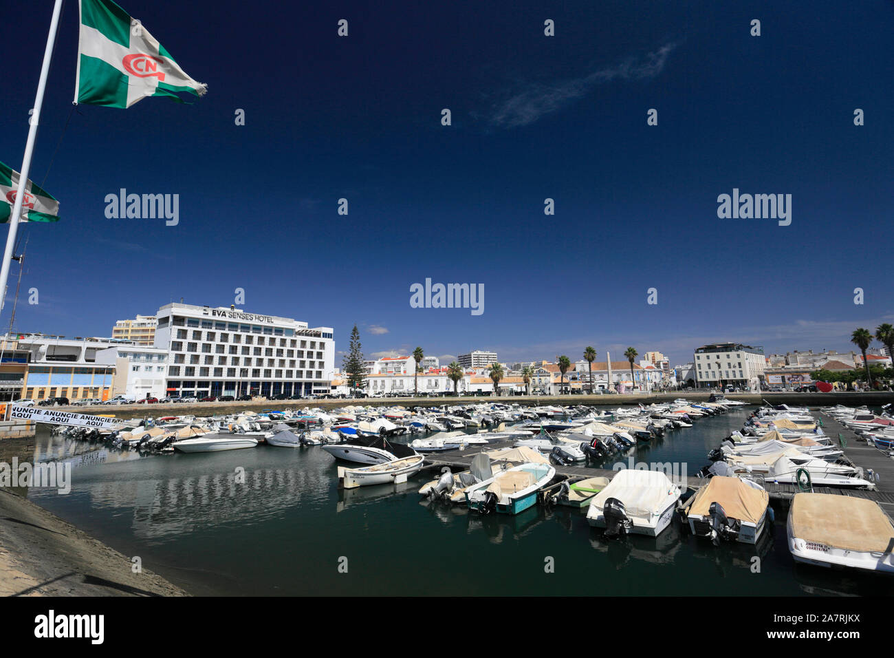 Sportboote in Faro Marina, die Stadt Faro, der Hauptstadt der Algarve, Portugal, Europa Stockfoto