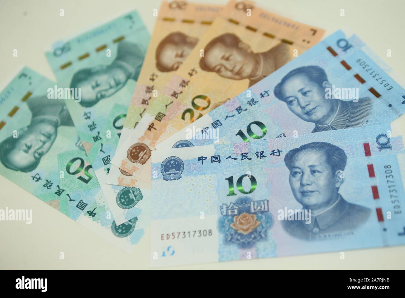 Bild des 50-Yuan, 20- und 10-Yuan Yuan Renminbi Wechsel der fünften Ausgabe 2019 RMB in Shanghai, China, 30. August 2019. Stockfoto