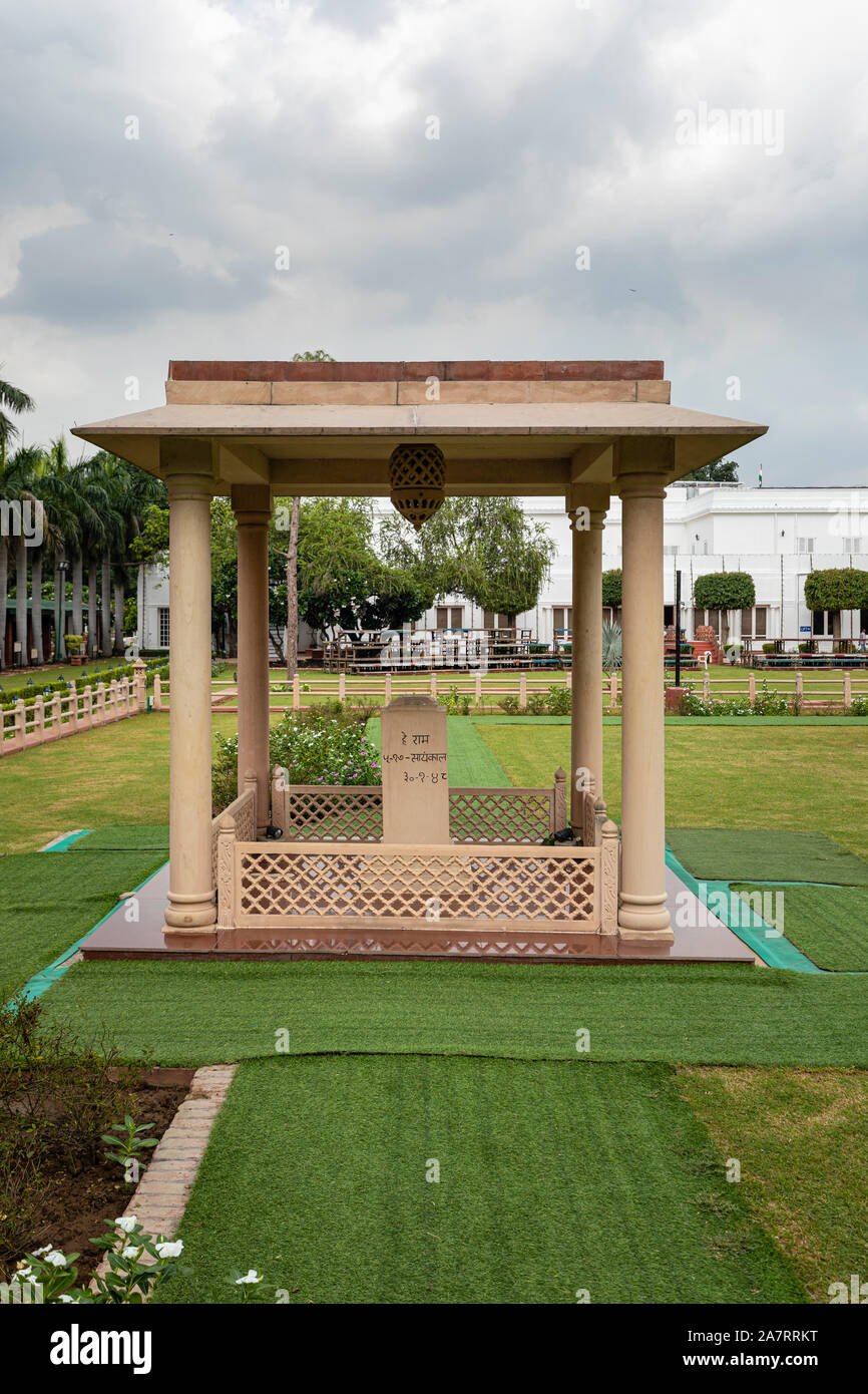 Die Stelle, wo Mahatma Gandhi am 30. Januar 1948 an der Birla House in Neu Delhi ermordet wurde, Indien Stockfoto