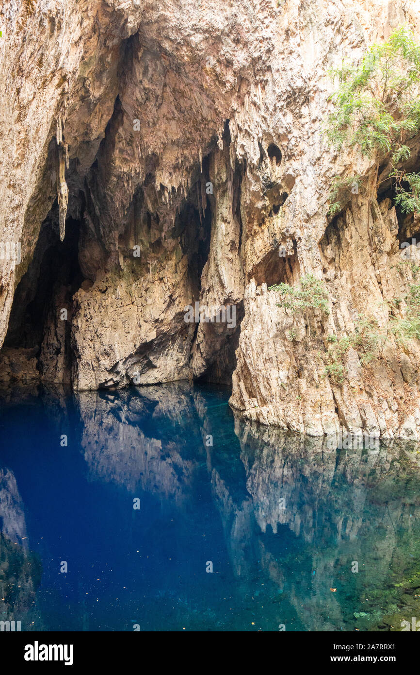 Chinhoyi Höhlen (zuvor die Sinoia Höhlen) sind eine Gruppe von Kalkstein und Dolomit Höhlen in North Central Simbabwe Stockfoto