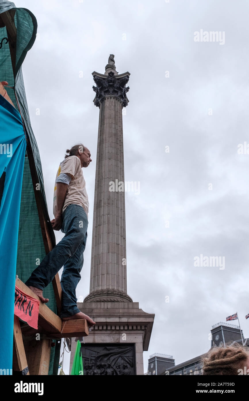 UK, London, 2019, Aussterben rebelion (XR) Demonstranten besetzen Trafalgar Square Stockfoto