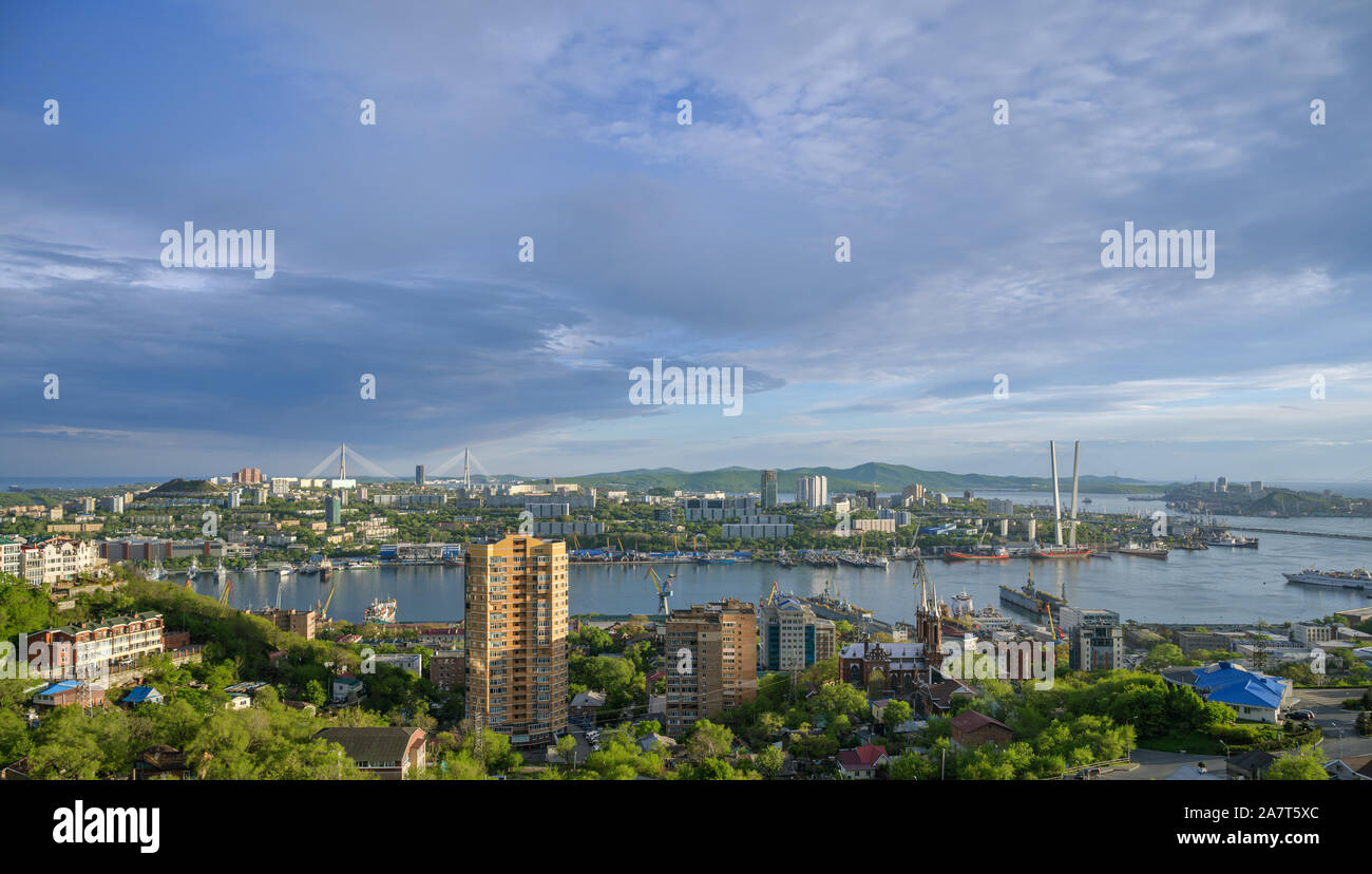 Wladiwostok Stadtbild, mit Blick auf die Brücken. Stockfoto