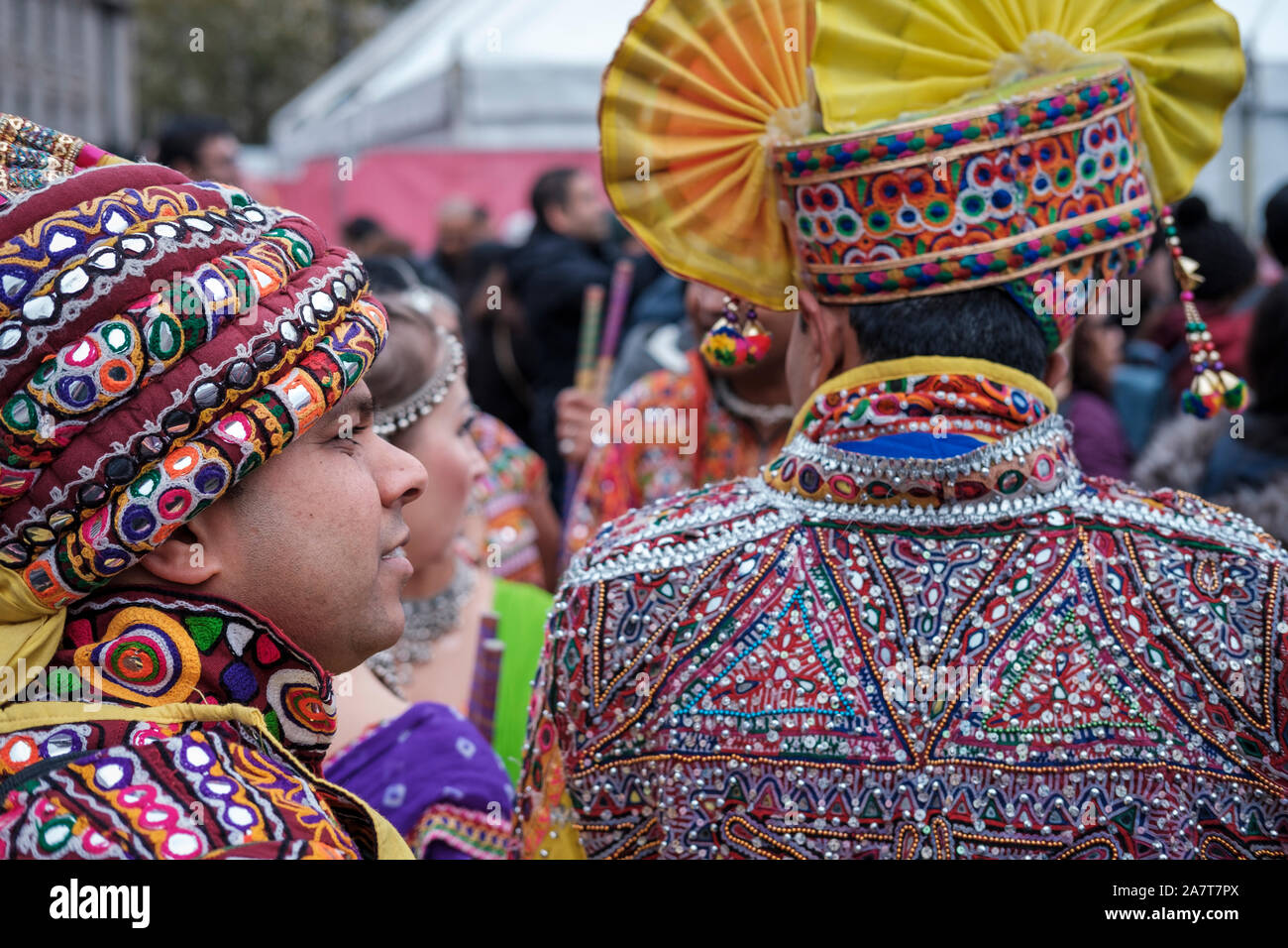 UK, London, Teilnehmer in der traditionellen Kleidung, feiern Diwali Festival des Lichts auf dem Trafalgar Square Stockfoto