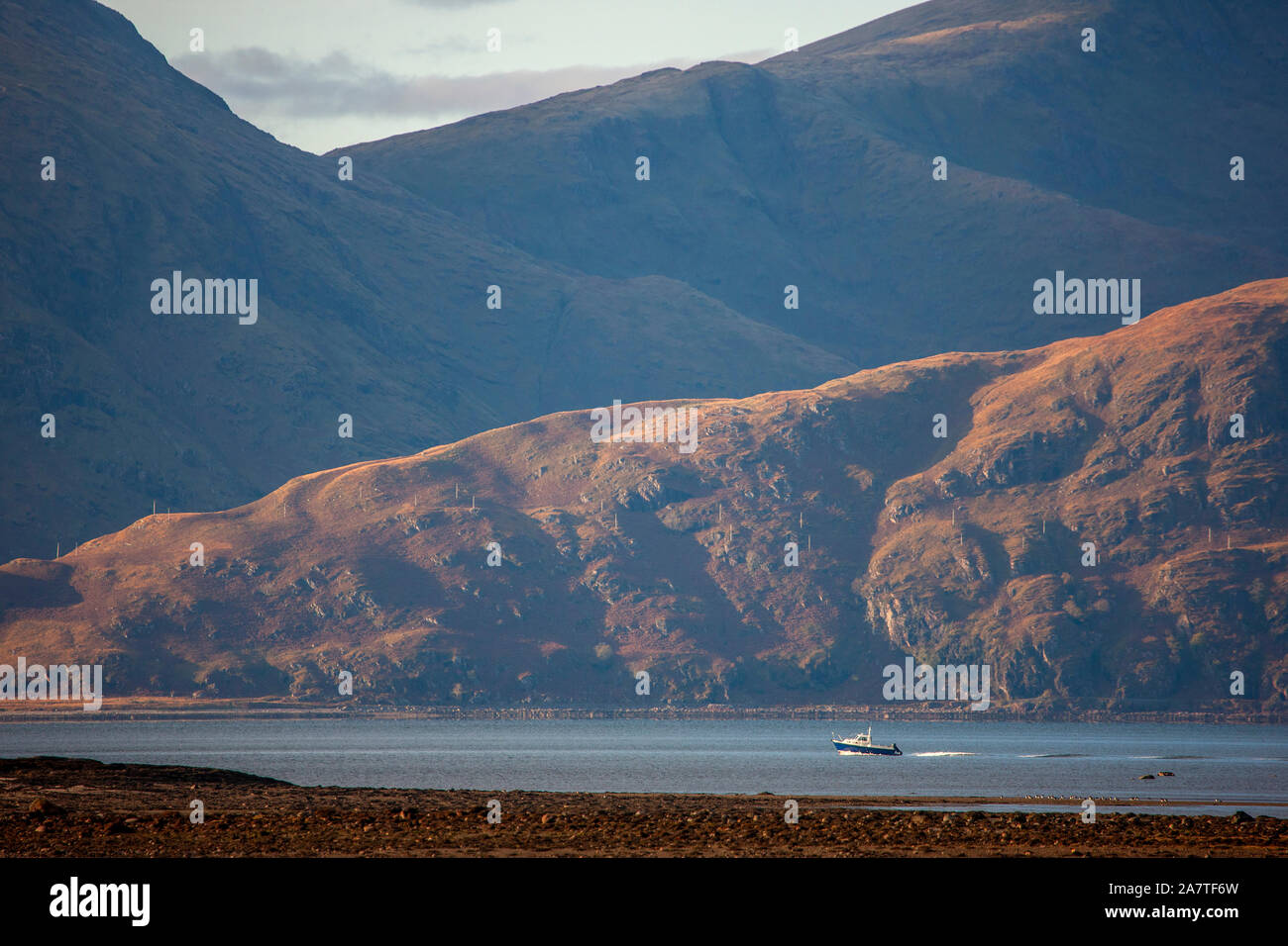Teleaufnahme des Morvern Hügel von Posrt Appin, Argyll Stockfoto