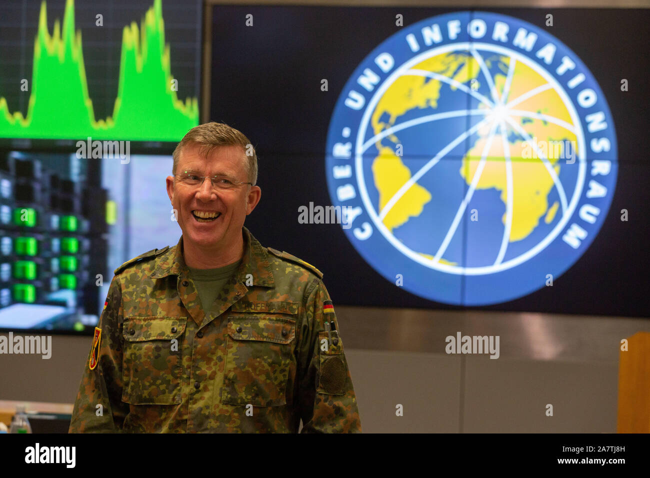 Rheinbach, Deutschland, 04.11.2019: Brigadier General Ralf Hoffmann an der militärischen Organisation Cyber und Informationsraum (CIR) in der Tomburg Kaserne Stockfoto