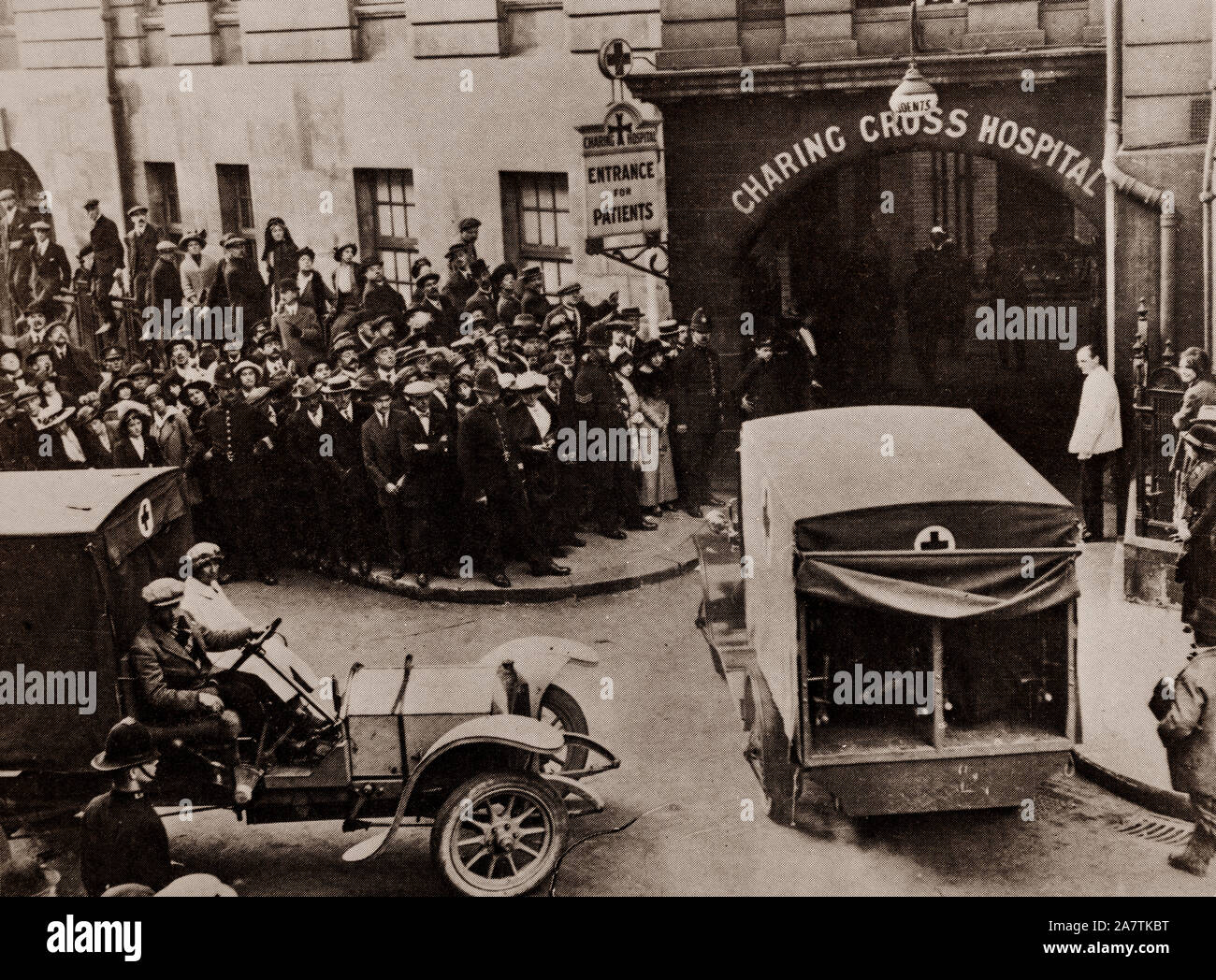 Aus Marne verwundet im Charing Cross Hospital in London anreisen. Die Schlacht an der Marne war ein Weltkrieg Schlacht vom 6. - 12. September 1914, die zu einem Sieg der Alliierten gegen die deutschen Armeen im Westen führte gekämpft. Stockfoto