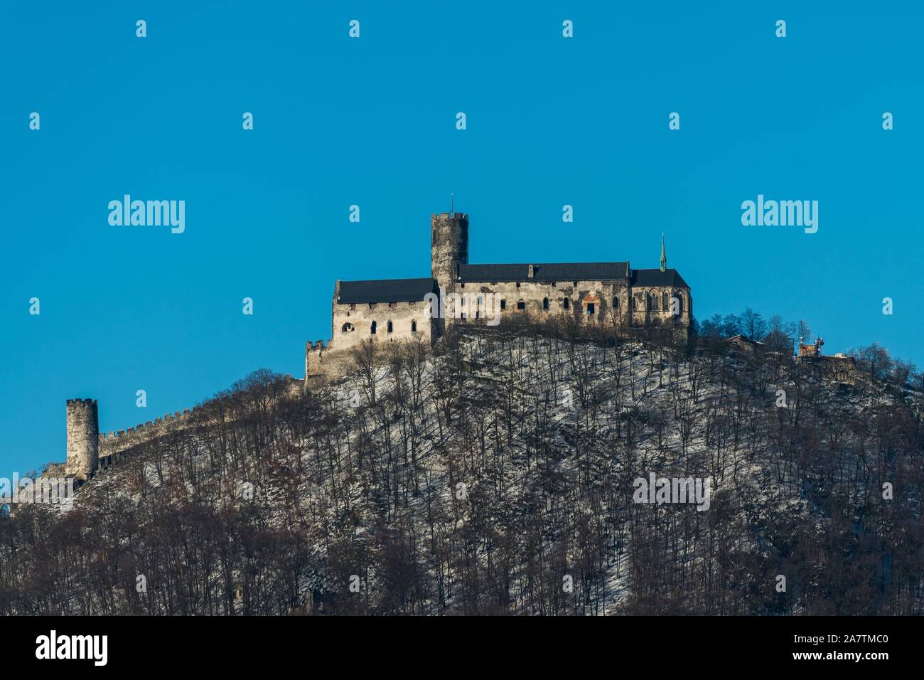 Winter Blick auf Bezděz Burgruinen in Nordböhmen Stockfoto