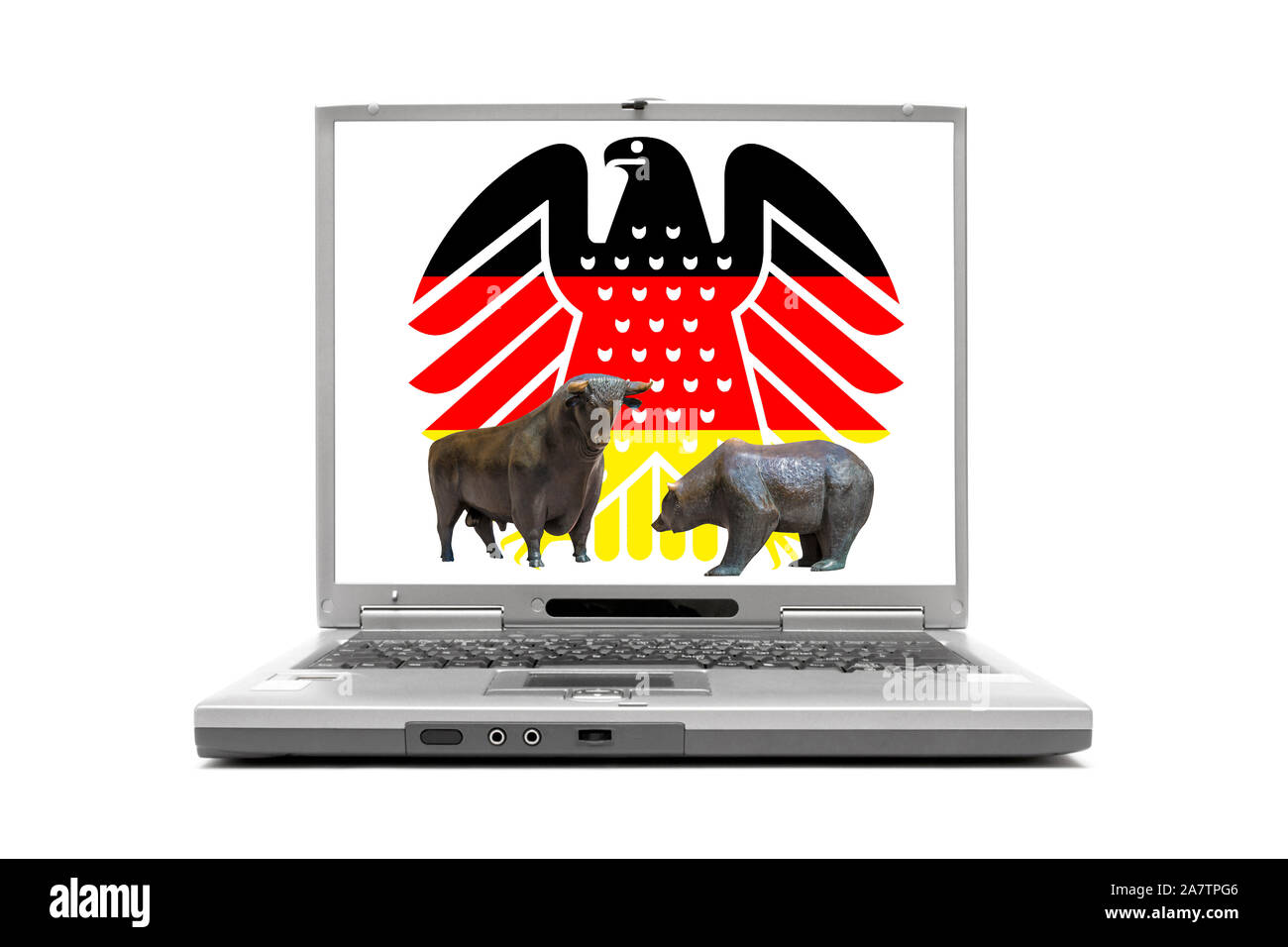 Laptop zeigt Bundesadler in Nationalfarben, davor Bulle und Bär, Symbol der Deutschen Börse, Stockfoto