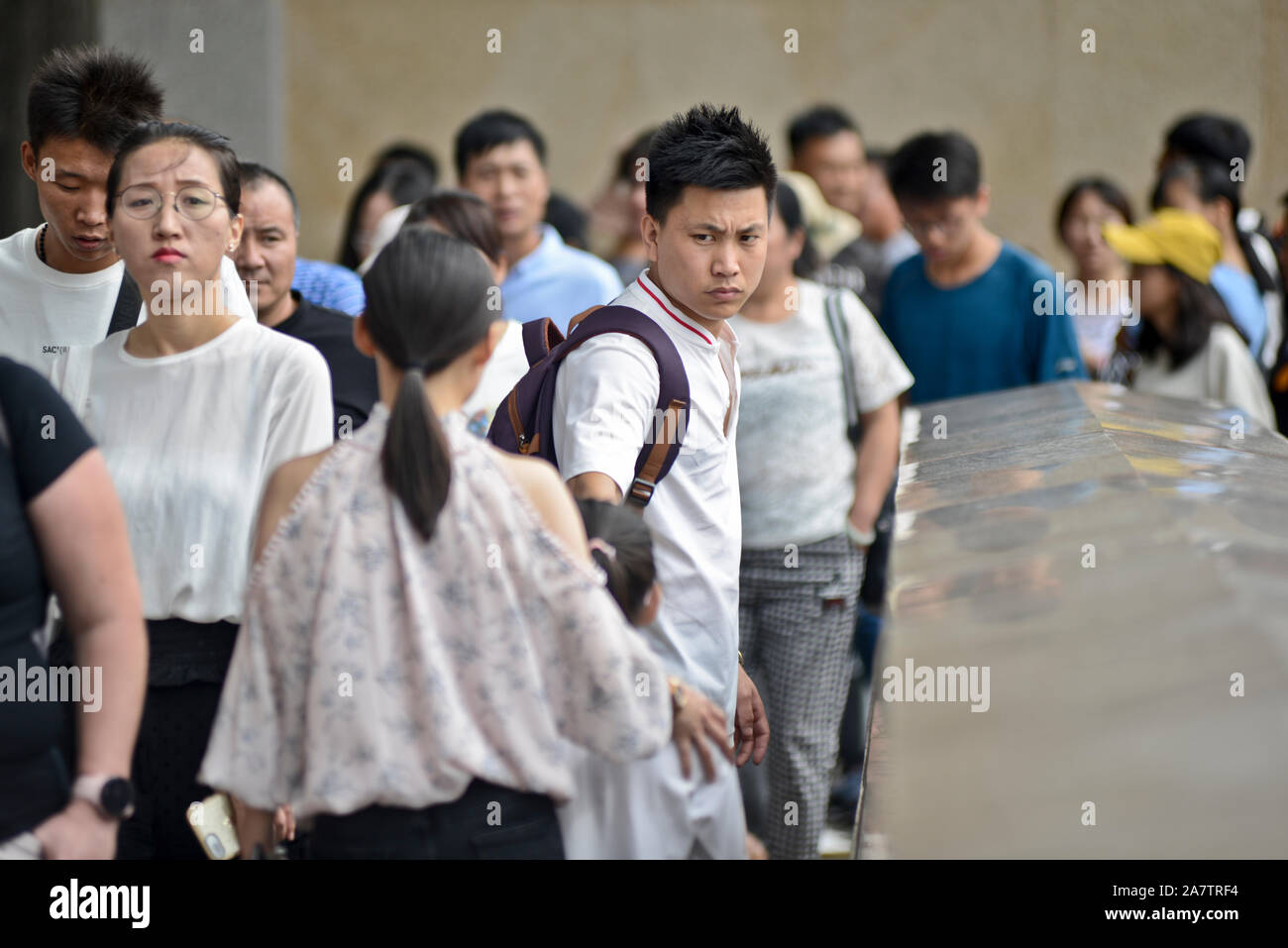 Warteschlange für einen Security Check Point auf dem Platz des Himmlischen Friedens, Peking, China Stockfoto