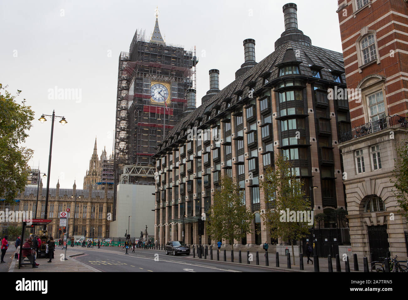 Portcullis House Allgemeine Ansicht GV, ein Bürogebäude in Westminster, London, UK, im Jahr 1992 in Auftrag gegeben und im Jahre 2001 eröffnet Büros fo zur Verfügung zu stellen Stockfoto