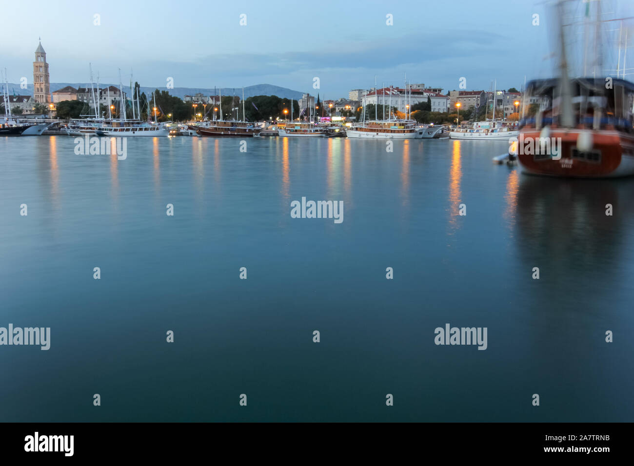 Split beleuchtet mit Abend Leuchten. Stockfoto