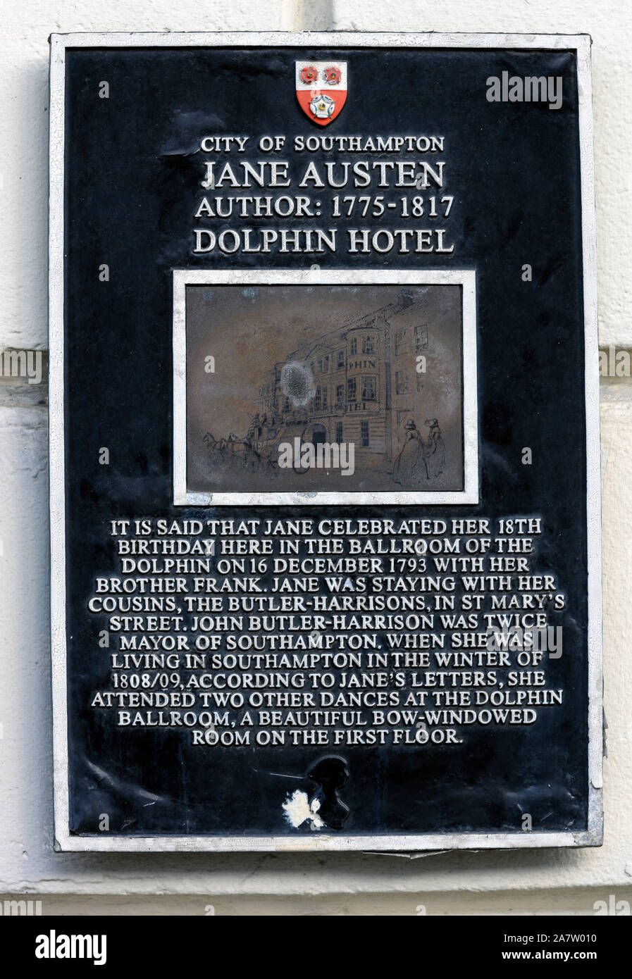Erbe Plakette außerhalb des Dolphin Hotel, High Street, Southampton, Hampshire, England, UK, dass Jane Austen ihren Geburtstag gefeiert. Stockfoto