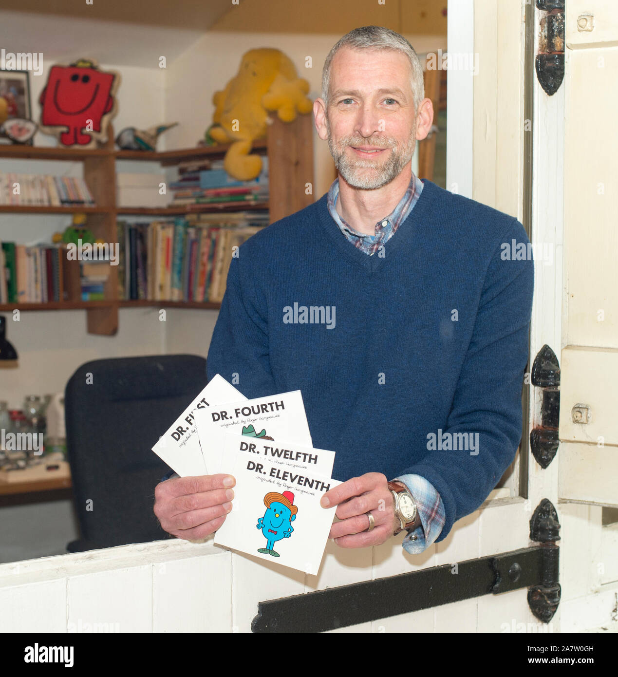 Autor und Illustrator Adam Hargreaves hat weiterhin zu produzieren die 'Mr Bücher Männer" nach dem Tod seines Vaters (Roger Hargreaves) und hat eine neue Serie von 'Mr Bücher Männer" für Kinder mit einem Arzt, Thema. Stockfoto