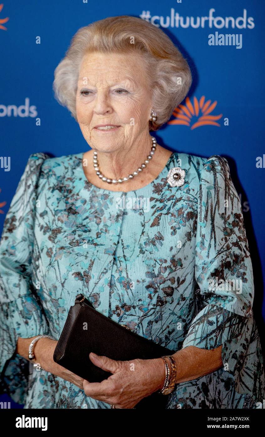 Amsterdam, Niederlande. 04 Nov, 2019. Prinzessin Beatrix der Niederlande bei der muziekgebouw aan?t IJ in Amsterdam, November 04, 2019, die Königin Hände haben die Prins Bernhard Cultuurfonds Prijs 2019 der Vereniging De Hollandsche Molen, Prinzessin Beatrix ist Schirmherr der VerenigingCredit: Albert Nieboer/Niederlande/Point de Vue |/dpa/Alamy leben Nachrichten Stockfoto