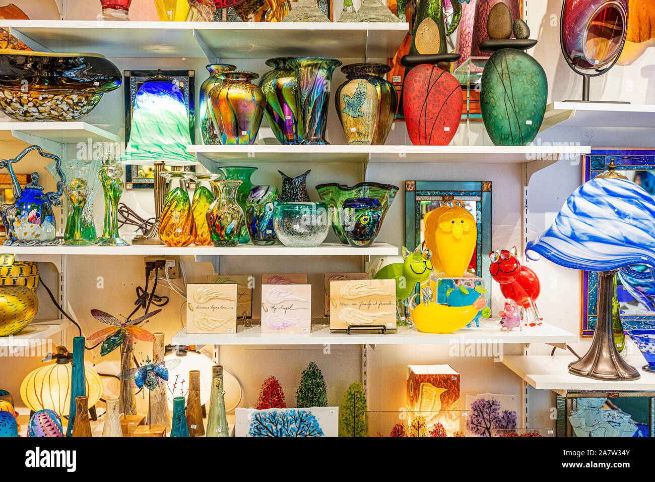 Dekorative Kunst Glas Produkte für den Verkauf in Glas Shop. Stockfoto