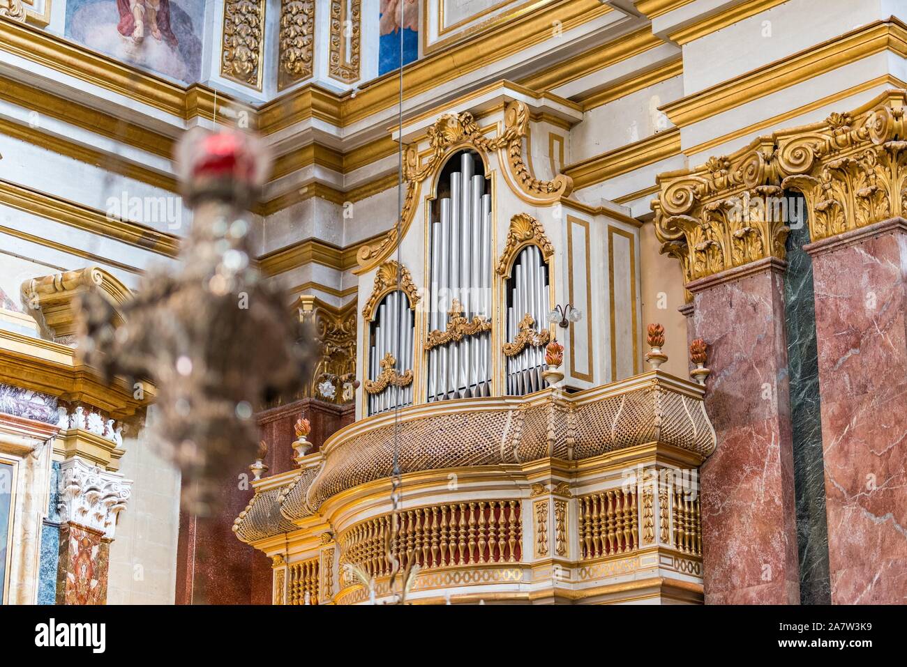 Schönes Interieur der St. Paul's Kathedrale in Mdina, Malta. Stockfoto