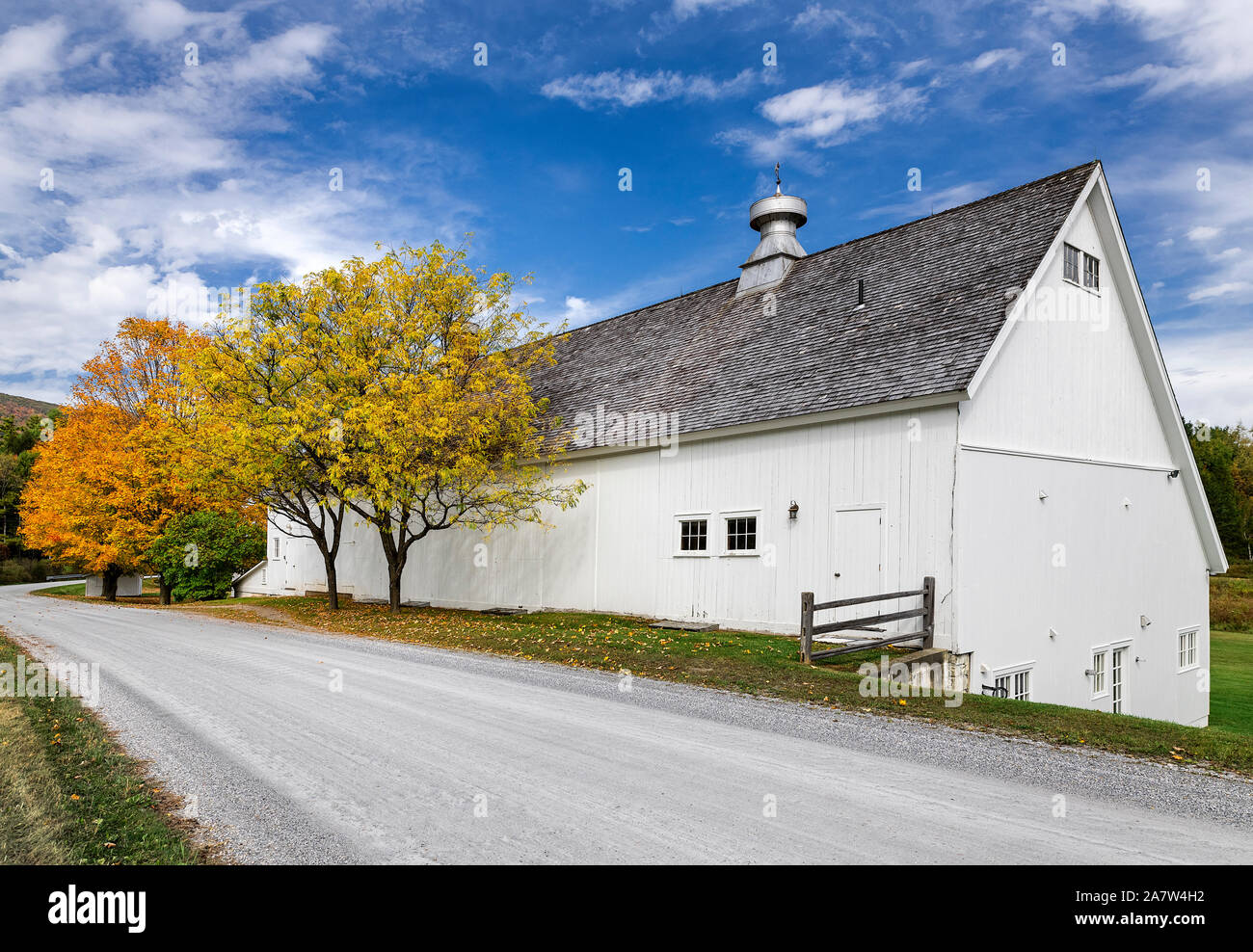 Charmante weiße Scheune, Arlington, Vermont, USA. Stockfoto
