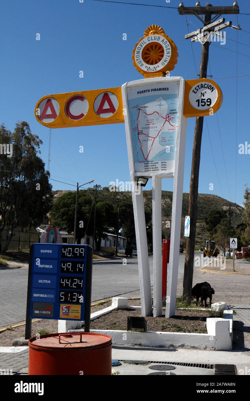 Puerto Piramides - Karte in ACA Tankstelle unterzeichnen. Automovil Club. Argentinien. FIA, AIT, FITAC Stockfoto