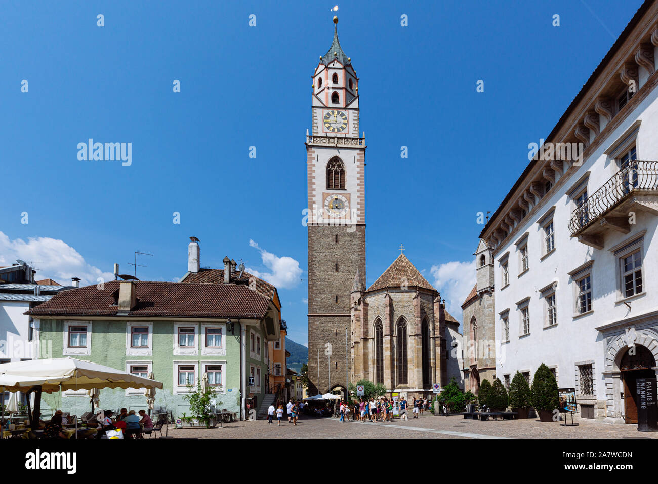Meran, Italien - Juli 20, 2019 - Sankt Nikolaus Kirche in der Altstadt Stockfoto