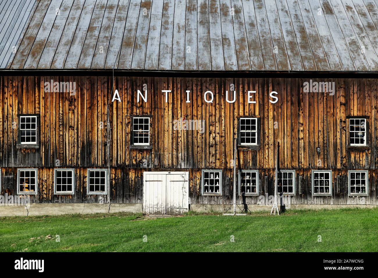 Große Scheune Antiquitätengeschäft, Jeffersonville, Vermont, USA. Stockfoto