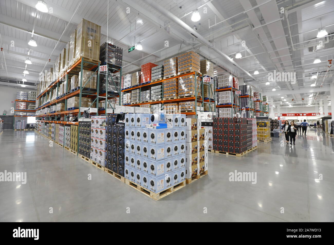 Innenansicht der ersten Ziegel und Mörtel Store von Costco, die auf dem chinesischen Festland in Minhang district, Shanghai, China, 20. August 2019. Globale mem Stockfoto