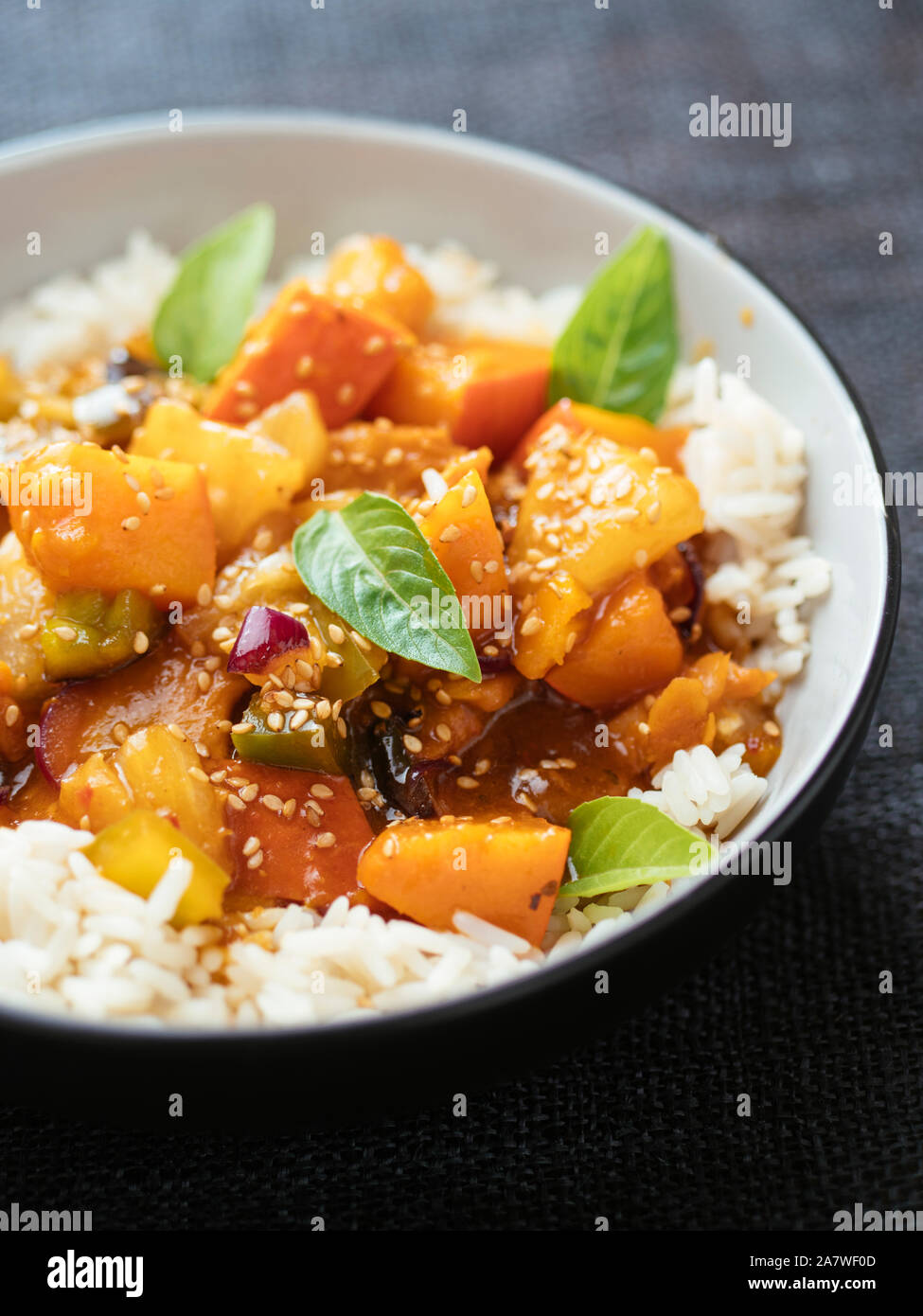 Süß Sauer Winter Squash mit Chickun Stockfoto