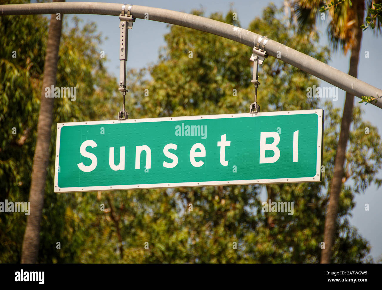 LOS ANGELES, Kalifornien, USA - MÄRZ 2009: ein Zeichen der Übergabe von einem Overhead post am Sunset Boulevard in Hollywood Stockfoto
