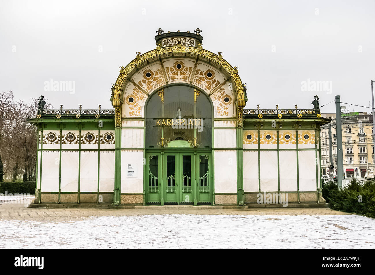 Stadtbahn Station Karlsplatz in Wien, Österreich. Von Otto Wagner im Jahr 1899 konzipiert, jetzt Museum. Stockfoto