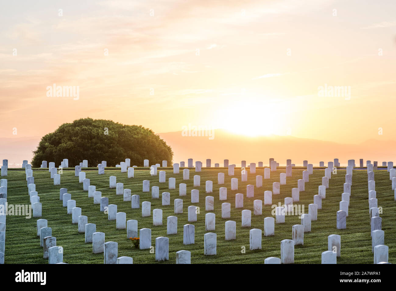Sonnenaufgang am Fort Rosecrans National Cemetery. San Diego, Kalifornien, USA. Stockfoto