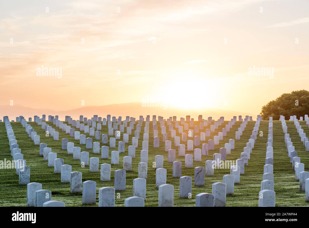 Sonnenaufgang am Fort Rosecrans National Cemetery. San Diego, Kalifornien, USA. Stockfoto